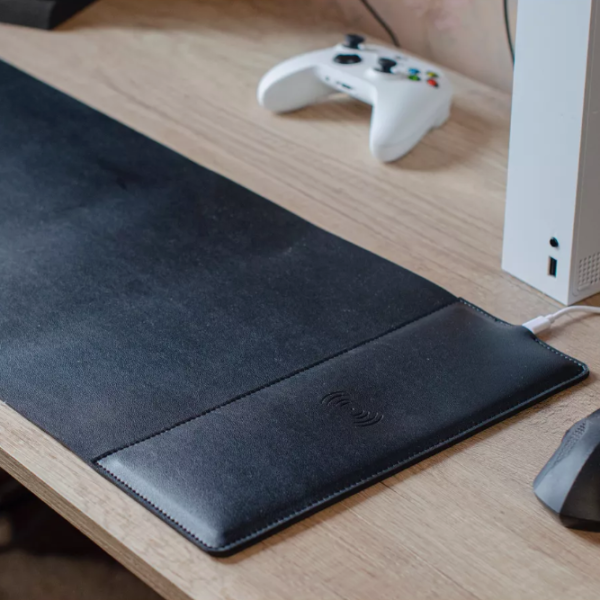 Коврик для мышки с беспроводной зарядкой 80х30 см., экокожа / Игровой коврик для мыши 15В